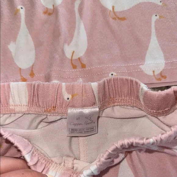 Pink Goose Print Pajama Set for Cozy Nights - Picture 4 of 6
